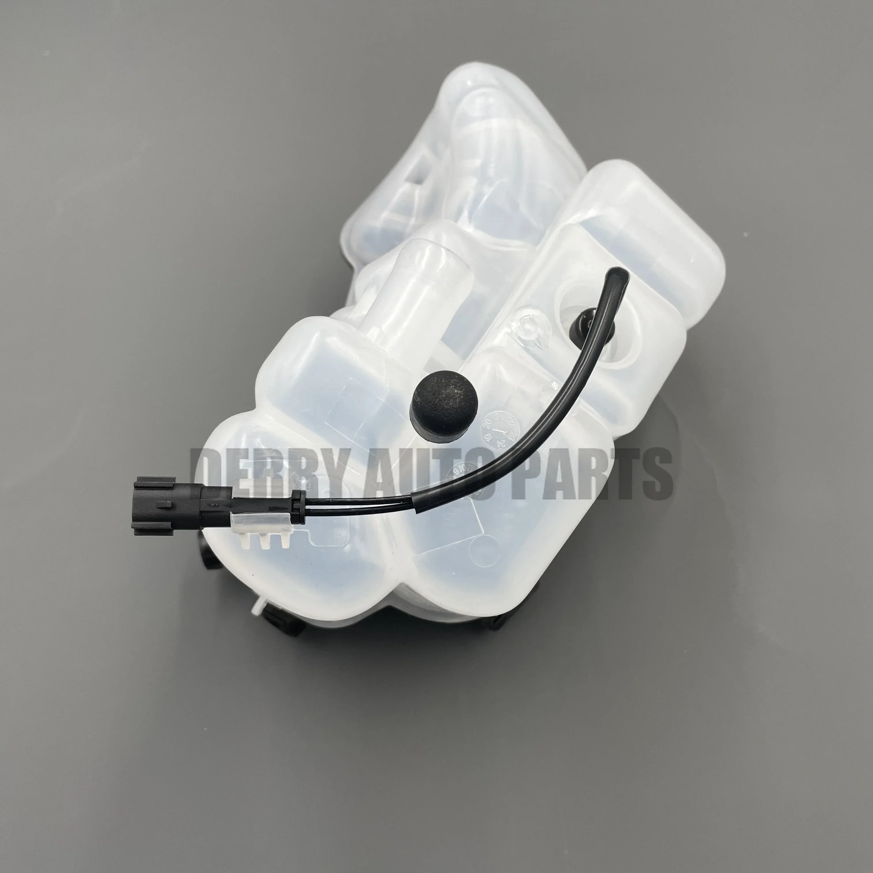 

LR004080 Coolant Expansion Tank Water Expansion Tank With ABS Sensor For Land Rover Volvo XC70 XC60 S60 V60 X80