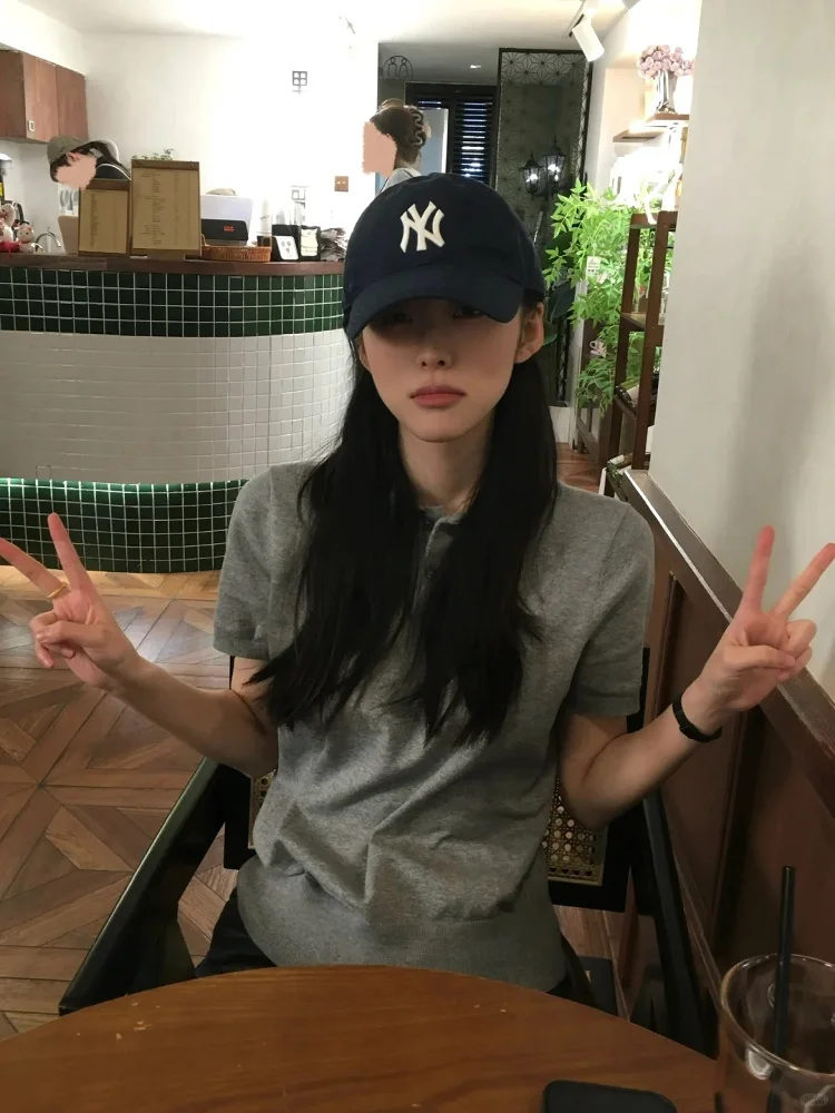 Grey American Style  Shirt Short Sleeve Women's Summer 2026 New Design High Intelligence Sensation Shoulder Top