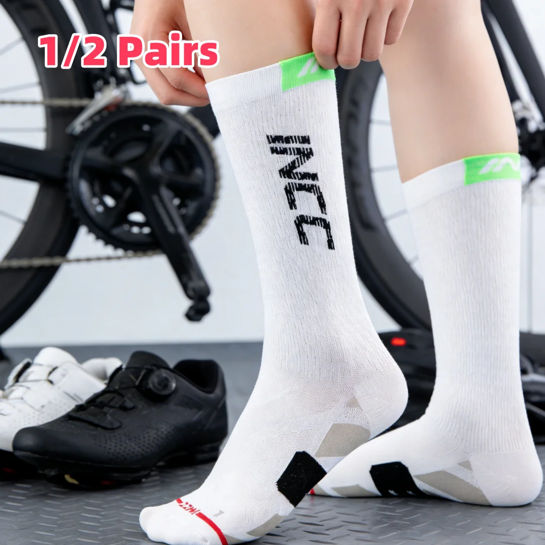 

1/2 пары дышащих и удобных спортивных носков с надписью, необходимые для езды на велосипеде, занятий спортом и уличной одежды.