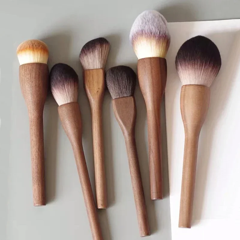 

New 1Pcs European Vintage Wood Handle Makeup Brush High Quality Walnut Loose Powder Blush Foundation Contour Brush Super Soft