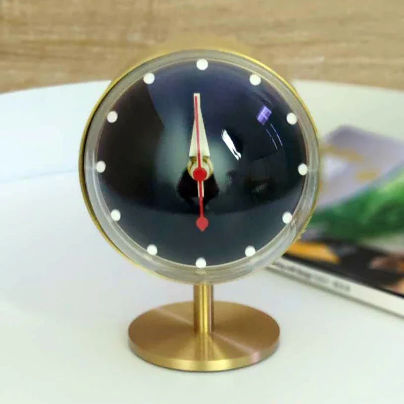 Luxury Accessories Table Clocks Nordic Living Room Electronic Silent Desk Clock Metal Italian Design Home Decor Cloches LLTC