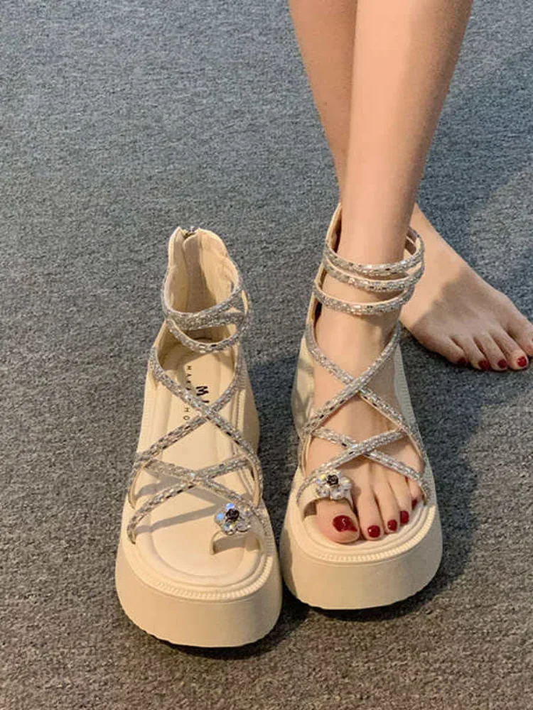 

Женские сандалии-гладиаторы 2026: Новые летние сандалии на платформе со стразами, модные ретро-римские туфли для невысоких женщин