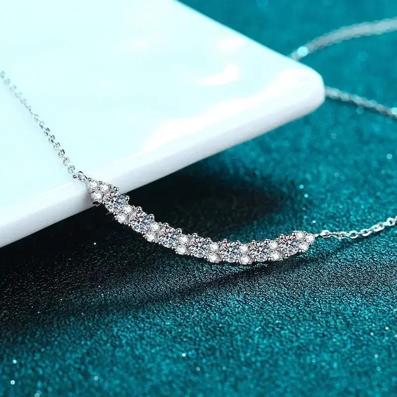 

0.7ct Moissanite Smile Face Pendant Collarbone Chain, PT950 Wedding Certificate Moissanite Diamond Necklace for Women Gift
