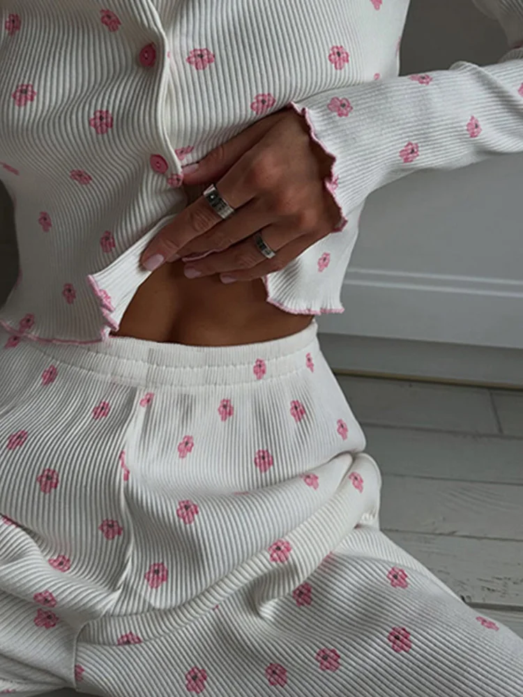 Women's Floral Print Long Sleeve Pajama Set - 2 Pieces