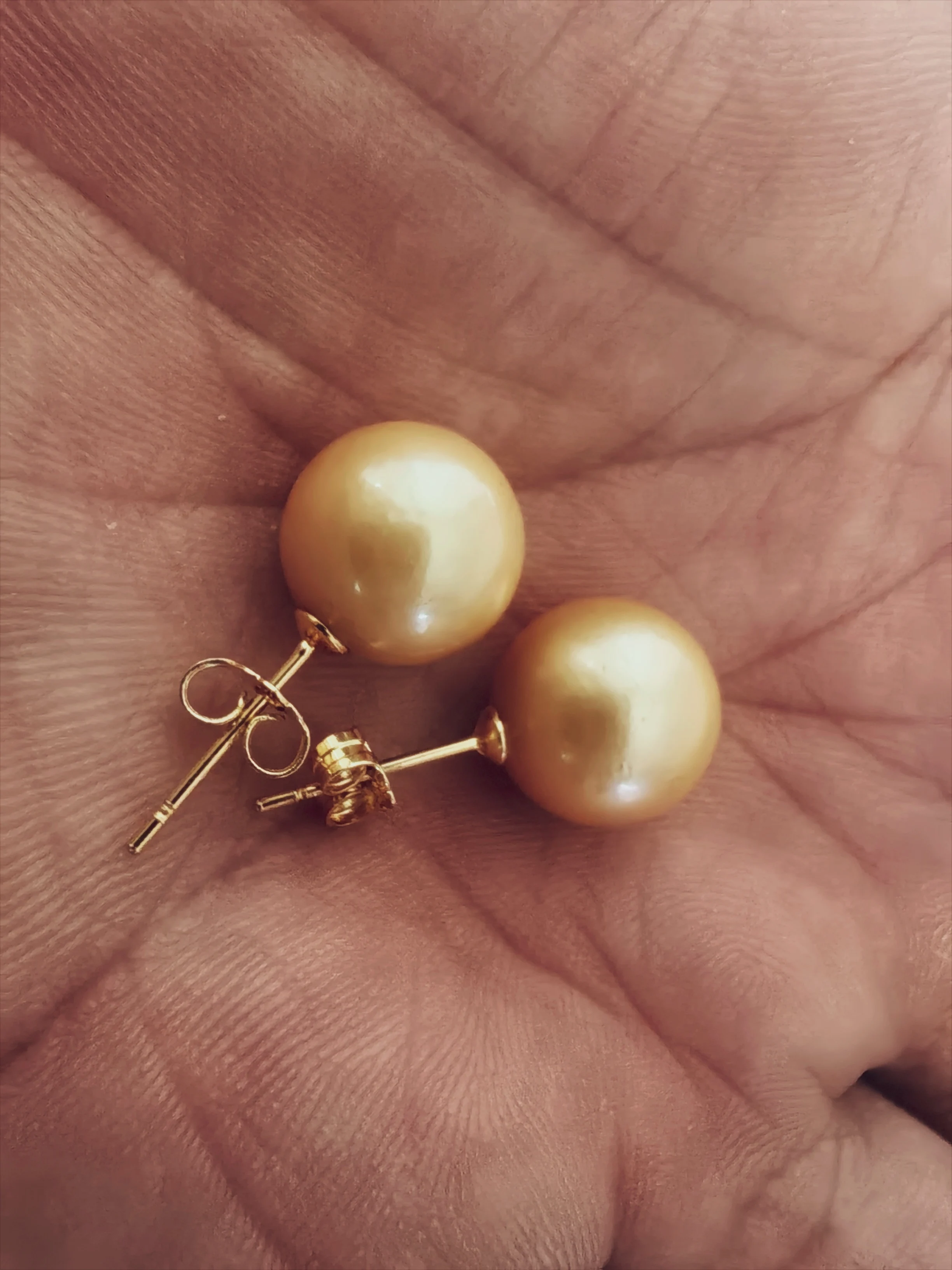 huge Authentic masterpieces  seawater south sea gold pearl AAA 9-8MM round strong  pearl earrings 14k gold