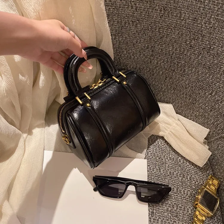 Premium retro Boston bag women's 2026 new versatile cylinder bag niche portable shoulder messenger bag