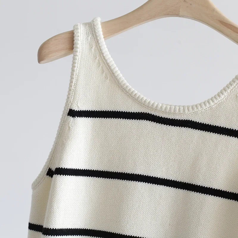 เสื้อกล้ามคอวีลายทางลำลองของผู้หญิงเสื้อครอปถักแขนกุดวินเทจฤดูร้อนสีตัดกันทรงหลวมเรียบง่ายสวมใส่นอกสายเดี่ยว