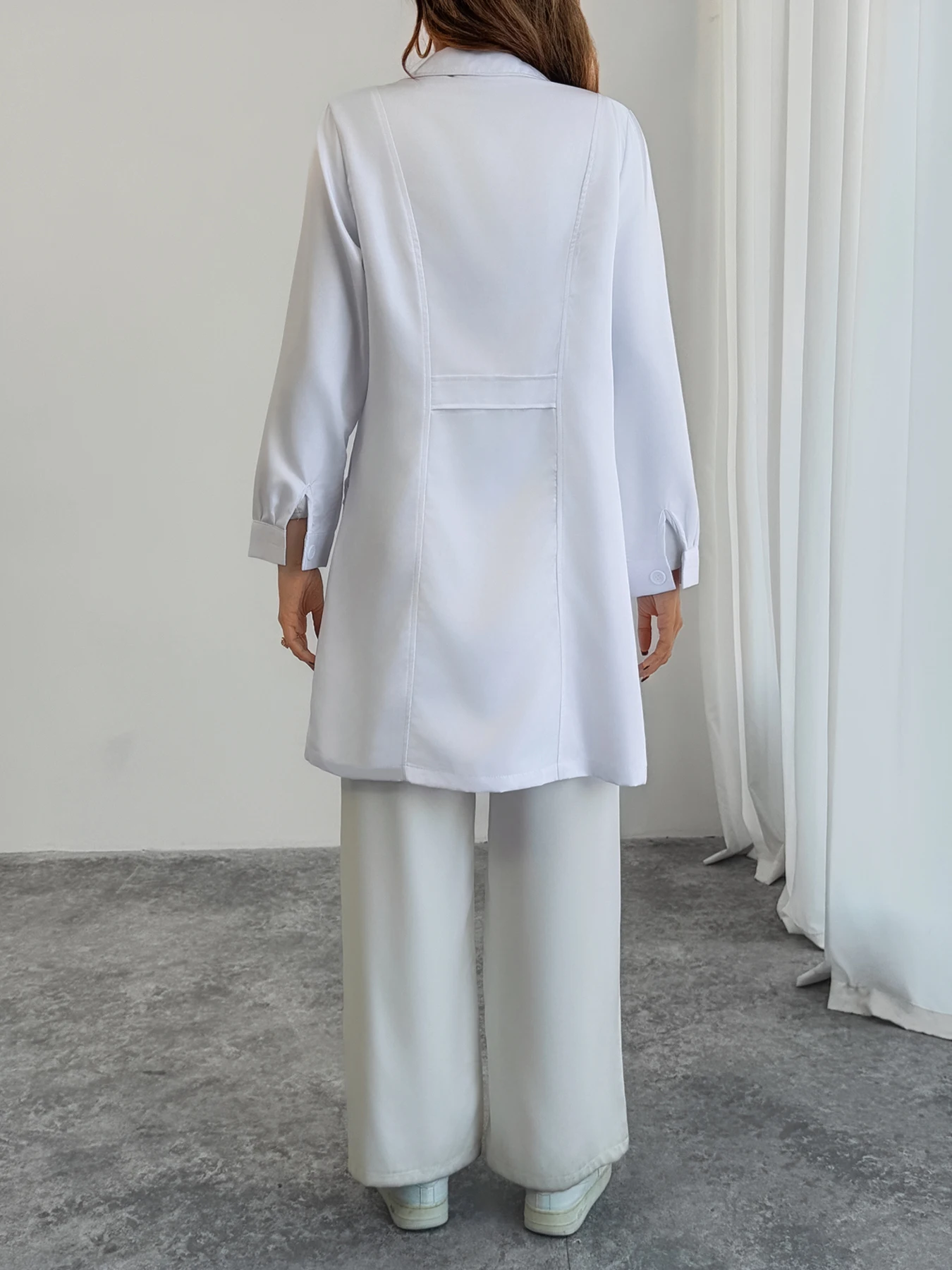 ห้องปฏิบัติการเสื้อผู้หญิงสีทึบปกแขนยาวหลายกระเป๋าสุภาพสตรีโรงพยาบาลคลินิกชุดห้องปฏิบัติการ Coat