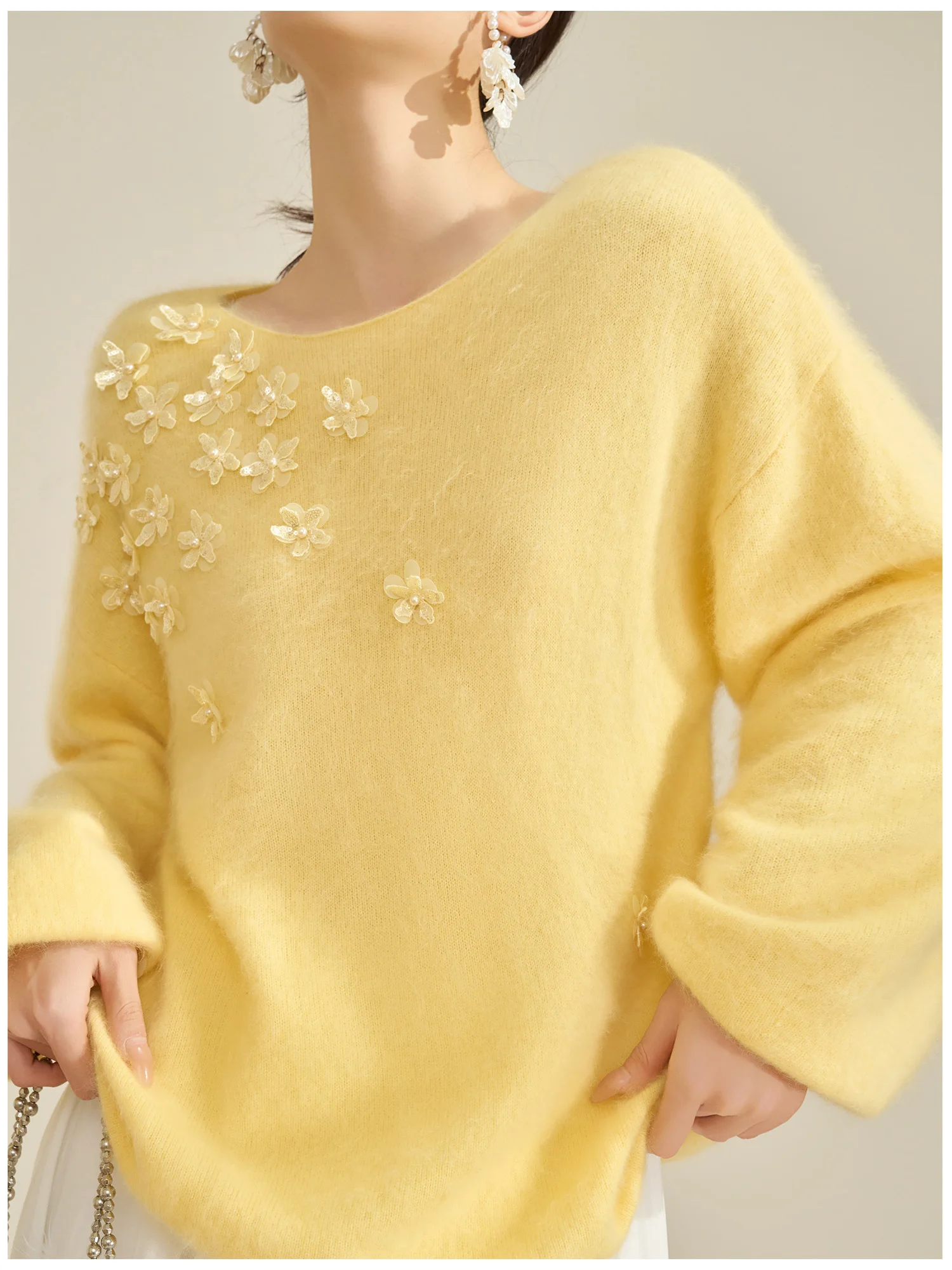 

Желтый свитер с 3D-цветами для женщин, новинка весенней коллекции, вязаный, с длинными рукавами, повседневный, свободного кроя, из мягкого полиэфирного волокна