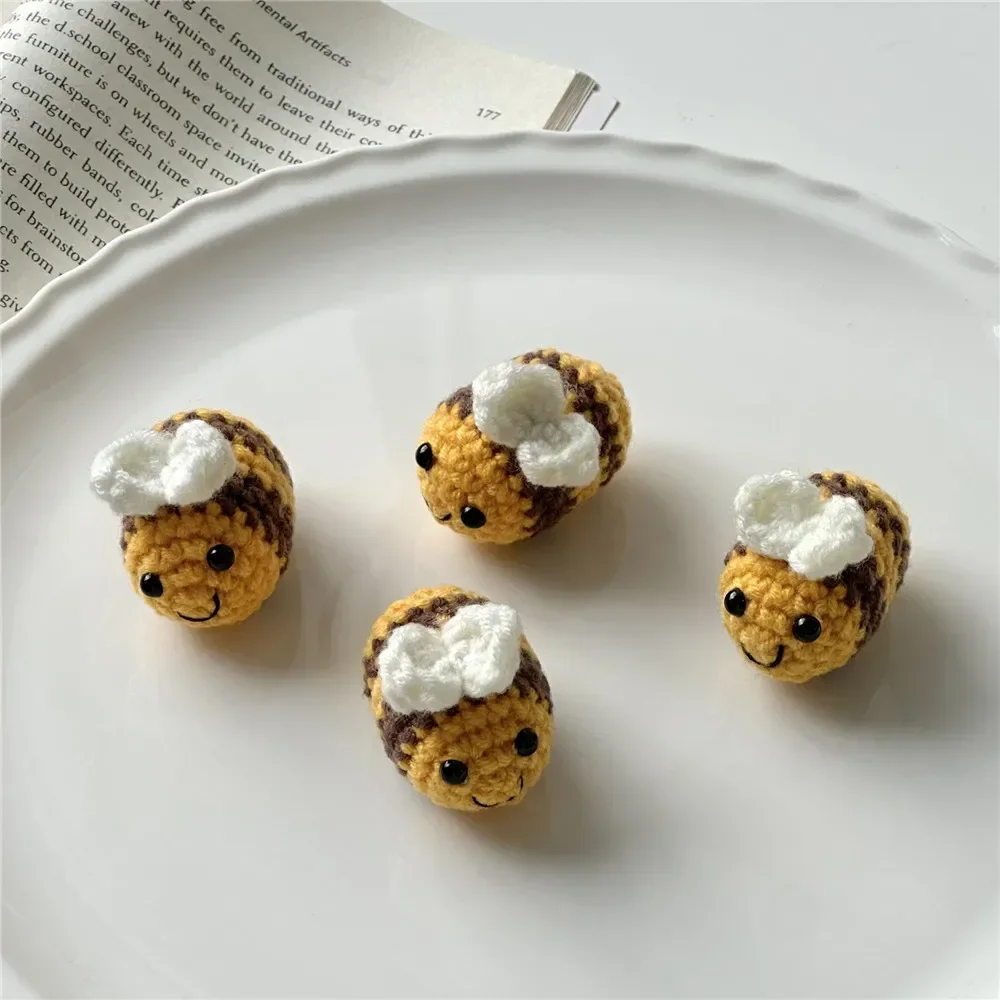 حقيبة يد سحر اليدوية محبوك النحل المفاتيح الكروشيه النحل سحر سيارة المفاتيح 5 قطع المنتج النهائي