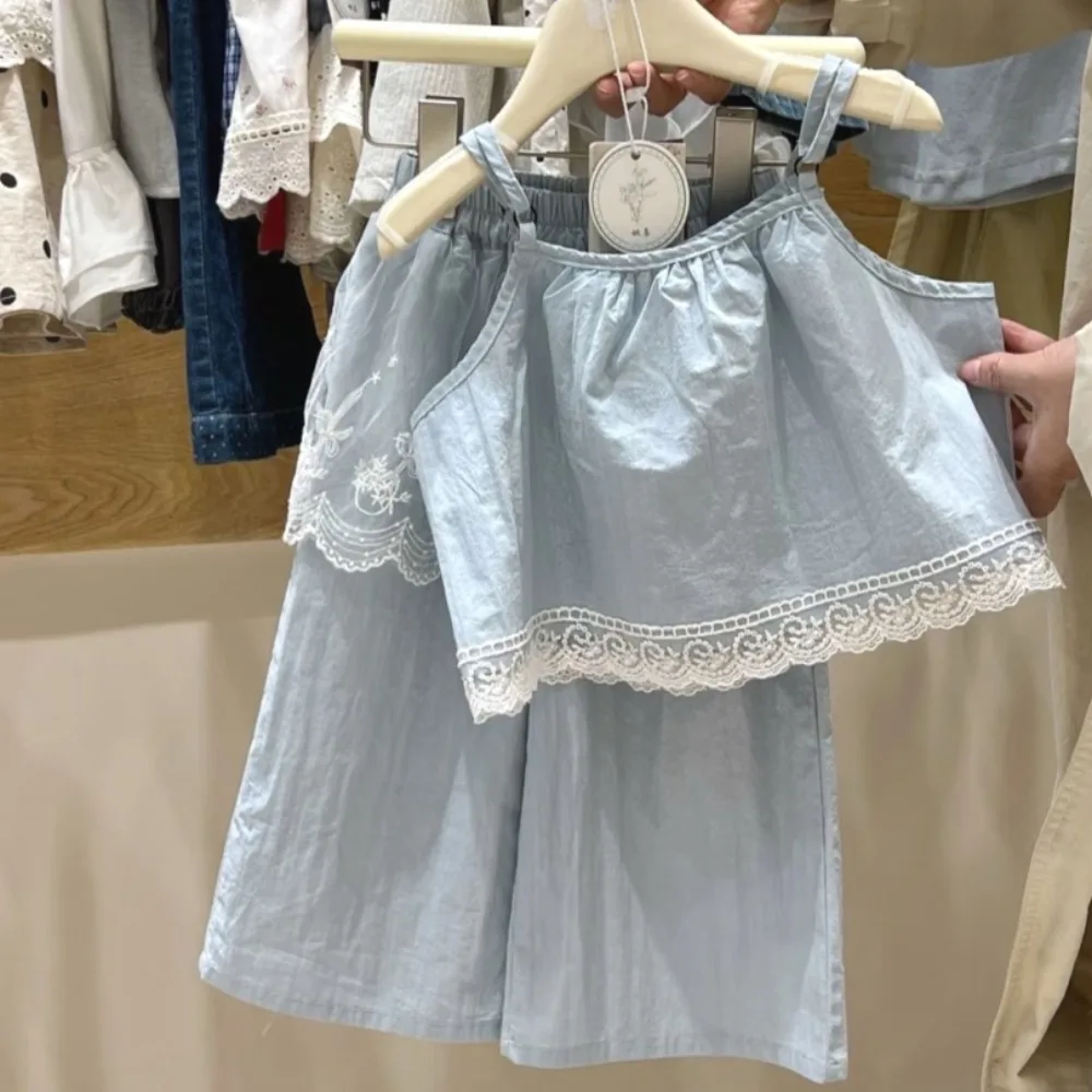 Koreanische Version Süßes und Niedliches Blaues Freizeitoutfit mit Spitzen-Trägertop und Weiten Hosen Zweiteiliges Set für Mädchen im Alter von 3-7 Jahren