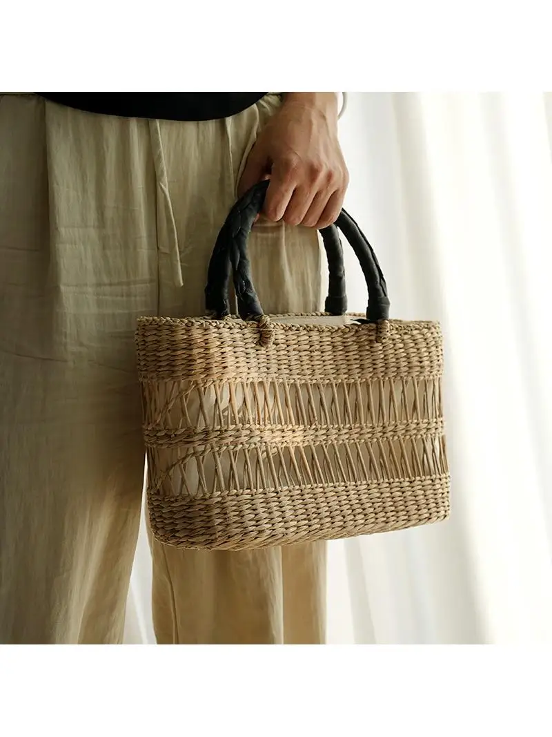 

Handwoven Straw Handbag High Aesthetic Moon Design Versatile Mobile Phone Bag Photography Props Handheld Bag for Daily Use