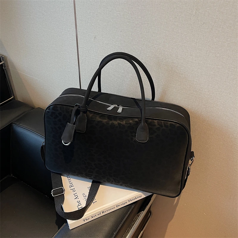 

PU Zipper Leopard Travel Tote 2025 Winter Waterproof Durable Travel Bags High Quality Large Capacity Portable Fashion Bags