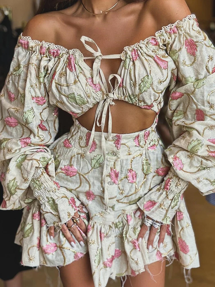 فساتين نسائية قصيرة مثيرة برباط قبالة الكتف فستان صيفي مع أكمام فانوس فستان مثير بخصر مطاطي