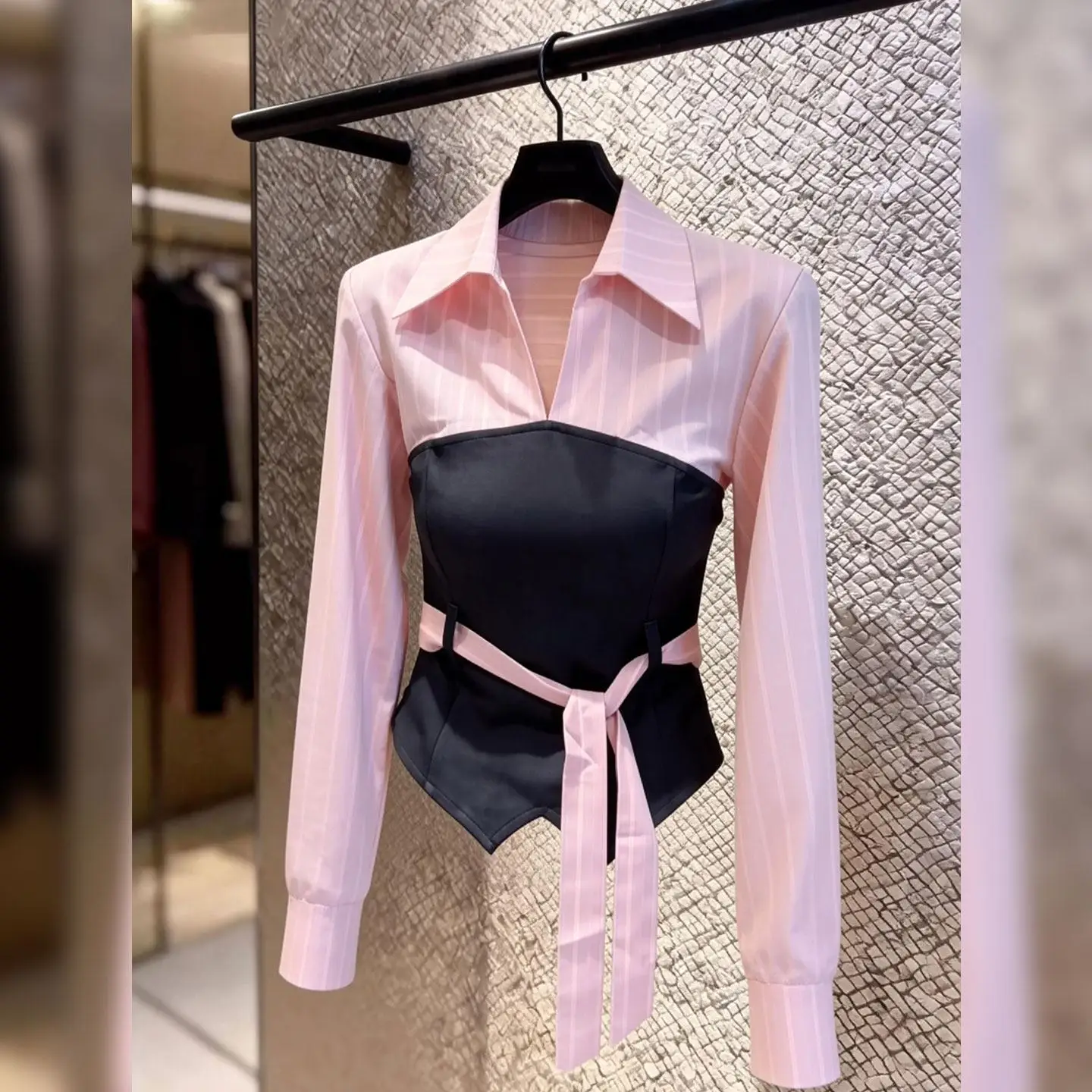 The Korean  unique, beautiful super-good-looking tops, women's spring  summer new French design  niche fashion  women's clothing