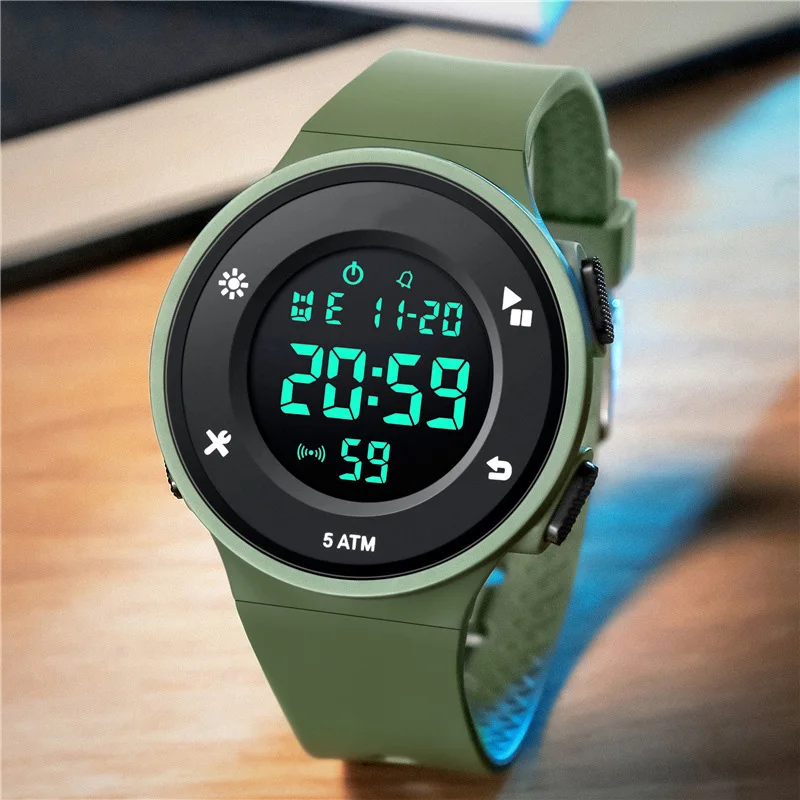 남자 시계 LED 디지털 남자 스포츠 시계 빛나는 생활 방수 알람 시계 다기능 군사 전자 손목 시계