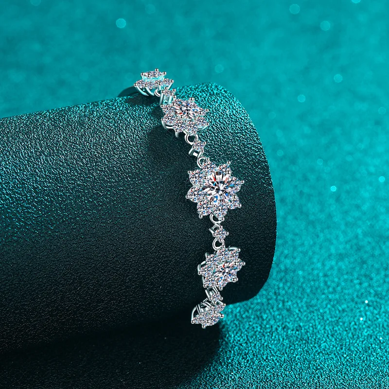 

Platinum PT950 Women's Snowflake High-Fashion Moissanite Bracelet