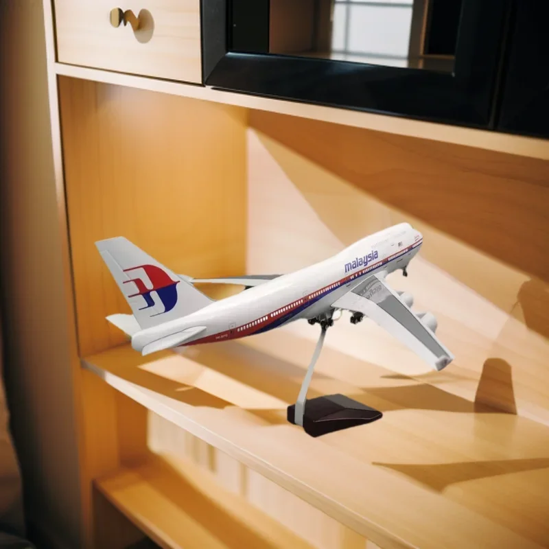 

Plane Model 47cm Boeing 747 Malaysia Airplane Model Aircraft 1/150 Scale Diecast Resin W Light Home Interior Decoration Gift
