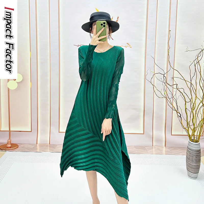 

Three Mansion Dress Autumn New Design Sense Casual and Simple Versatile Solid Color Loose Round Neck Pleated Mid Length Dress