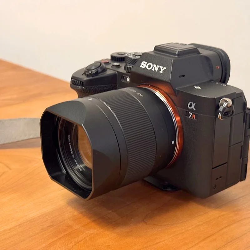 

Design for Viltrox 40mm F2.5 25mm F1.7 35mm F1.7 56mm F1.7 Bayonet Metal Square Lens Hood With Free Metal Cap