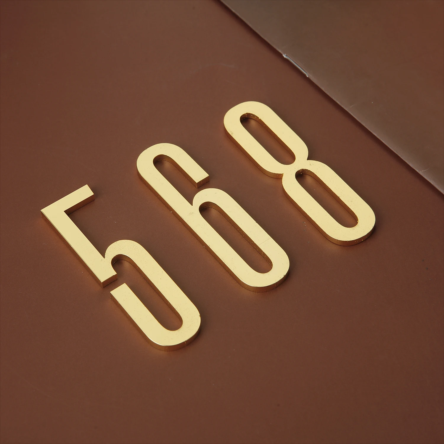 Goldene Türnummer mit selbstklebender Rückseite, 7 cm, Hausnummer aus Metall, Wohnungstürnummer für Outdoor, Hotel, Zuhause, Briefkastenetikett – Detail 4