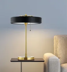 Obrotowa lampa stołowa modna kreatywna prostota w stylu nordyckim metalowa artystyczny design lekka sypialnia nocna lampa studyjna dekoracyjna do salonu