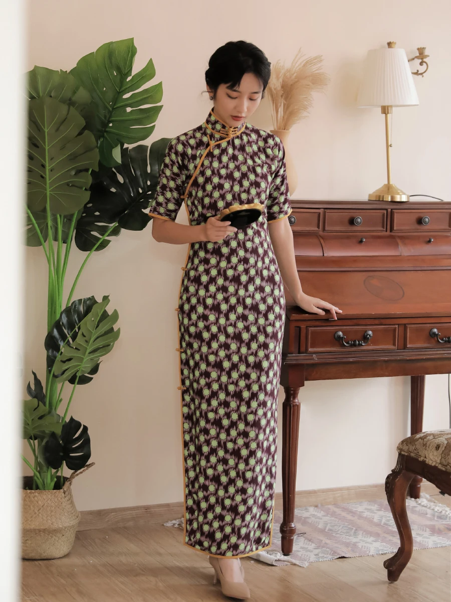 

Длинное платье в стиле ретро с изящным дизайном и низким разрезом из хлопково-шелкового материала от M для повседневной носки