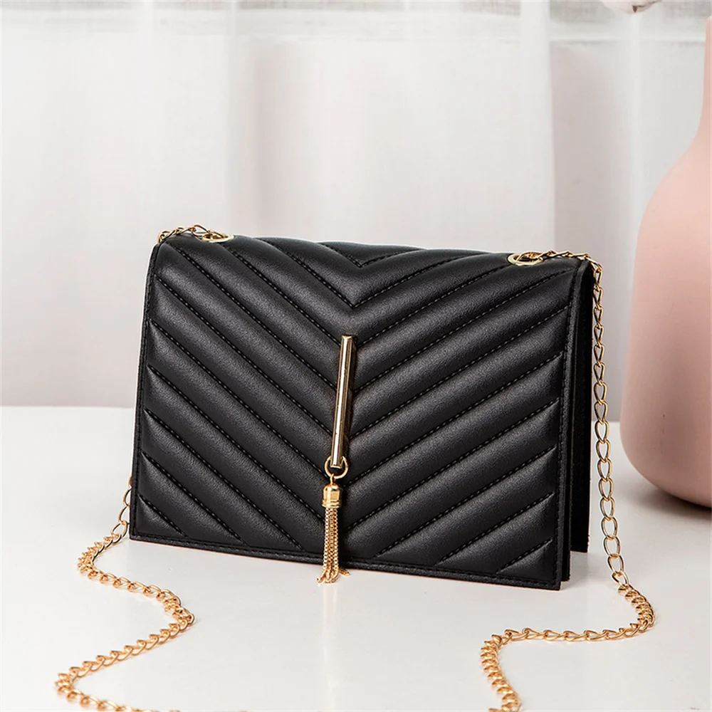 Bolso cruzado con borla y solapa para mujer, Mini bolso de hombro con cadena, patrón en V, cuero Pu, Blanco/Negro, informal, Cuadrado de viaje