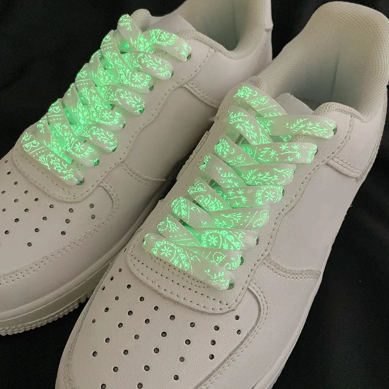 1 Paar fluoreszierende Schnürsenkel für Nachtläufe, coole flache Schnürsenkel mit Splash-Ink-Druckmuster für Sneaker und Leinenschuhe – Detail 5