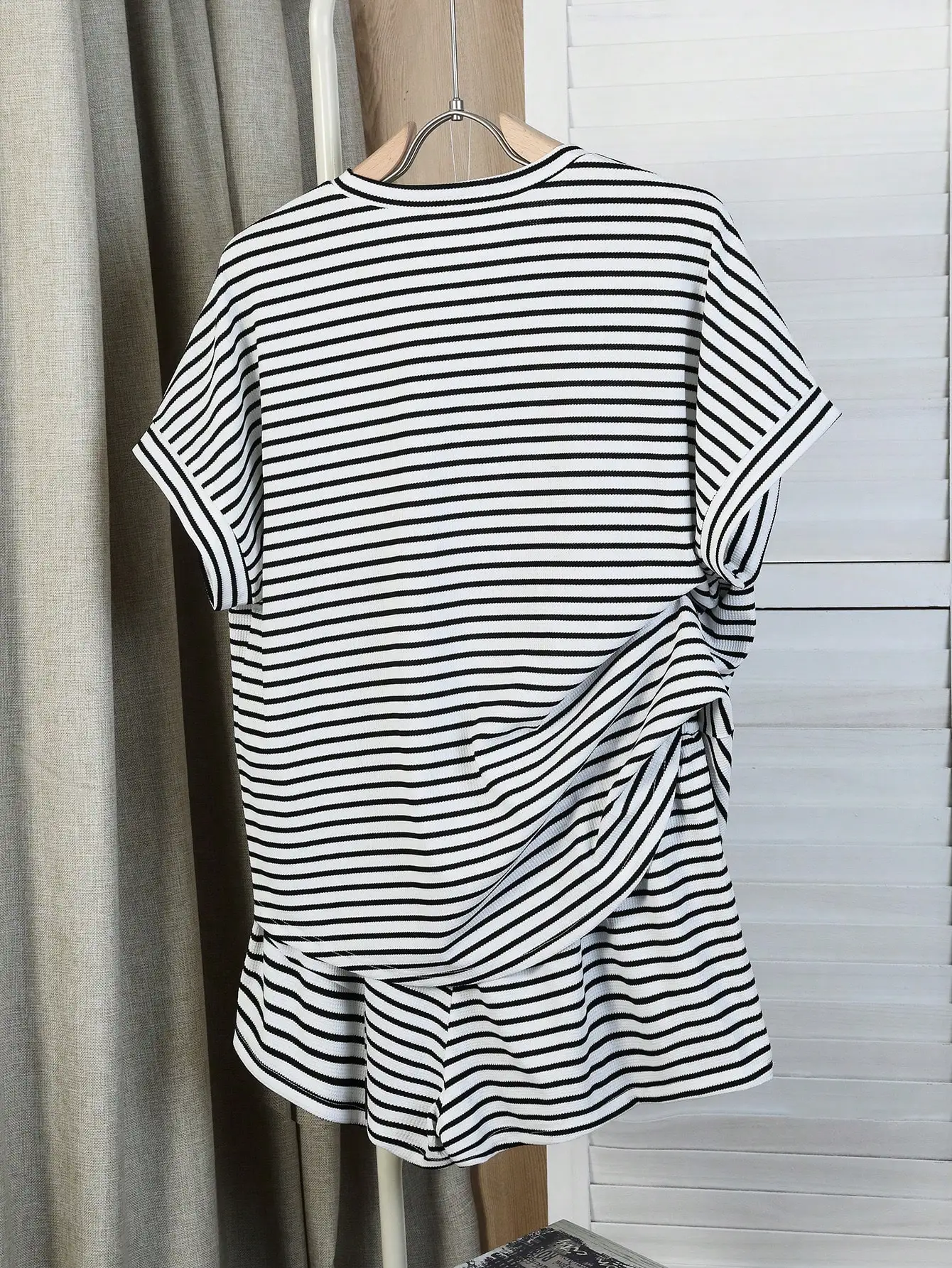 

Casual Striped Crew Neck Short Sleeve Top And Shorts Set