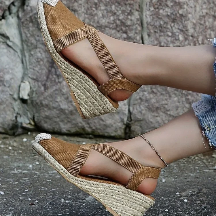 2024 New Summer Leisure Retro Baotou Straw Wedged Sandals Cross with Thick Sole High Heel Muffin Fisherman Shoes Women\'s Shoes