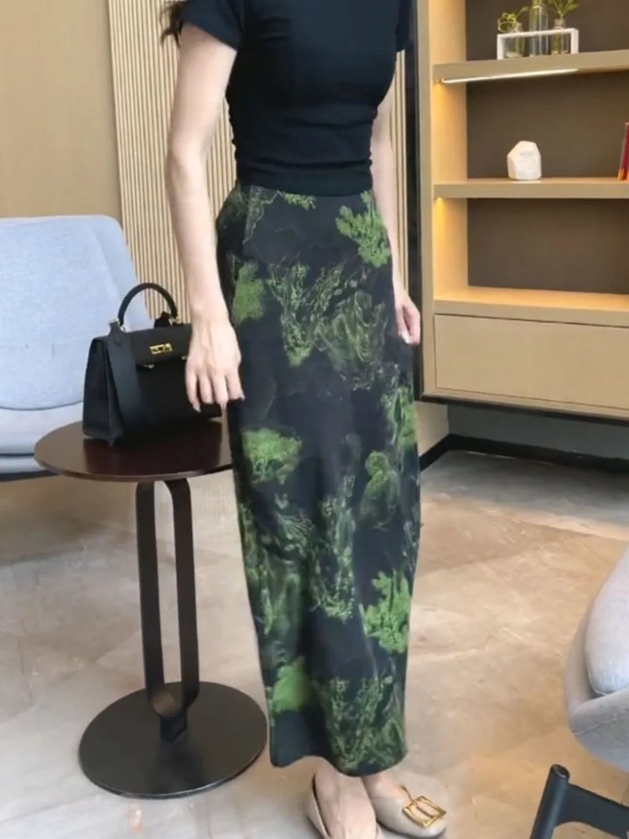 تنورة ميدي نسائية جديدة بتصميم ريترو عصري بخصر عالٍ وفتحة جانبية، مثالية للتنحيف ومناسبة للارتداء اليومي والعمل.