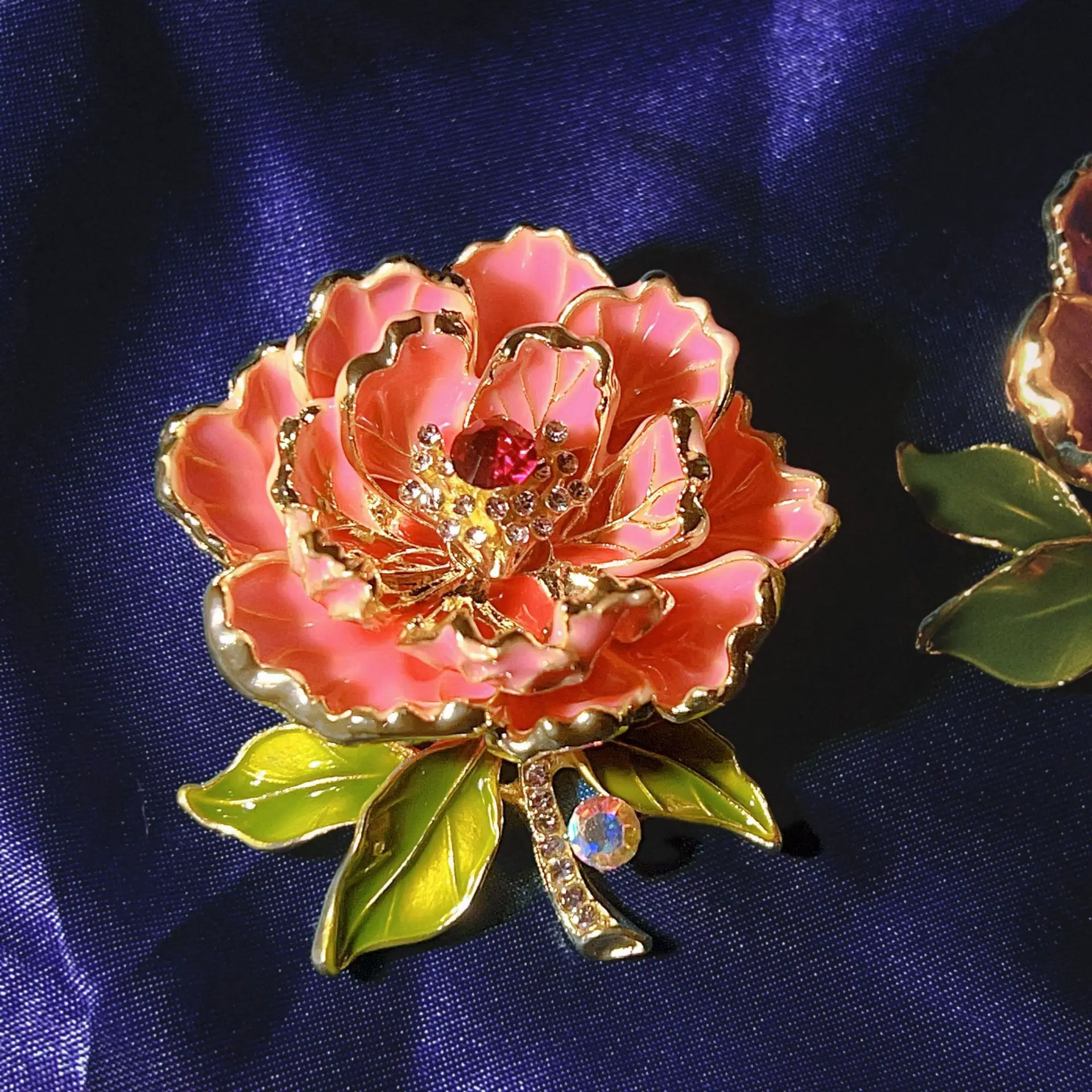 

Elegant Trendy Luxury Rhinestone Peony Flower Brooches for Women Unisex Plant Pins Casual Party Jewelry Accessories Gifts