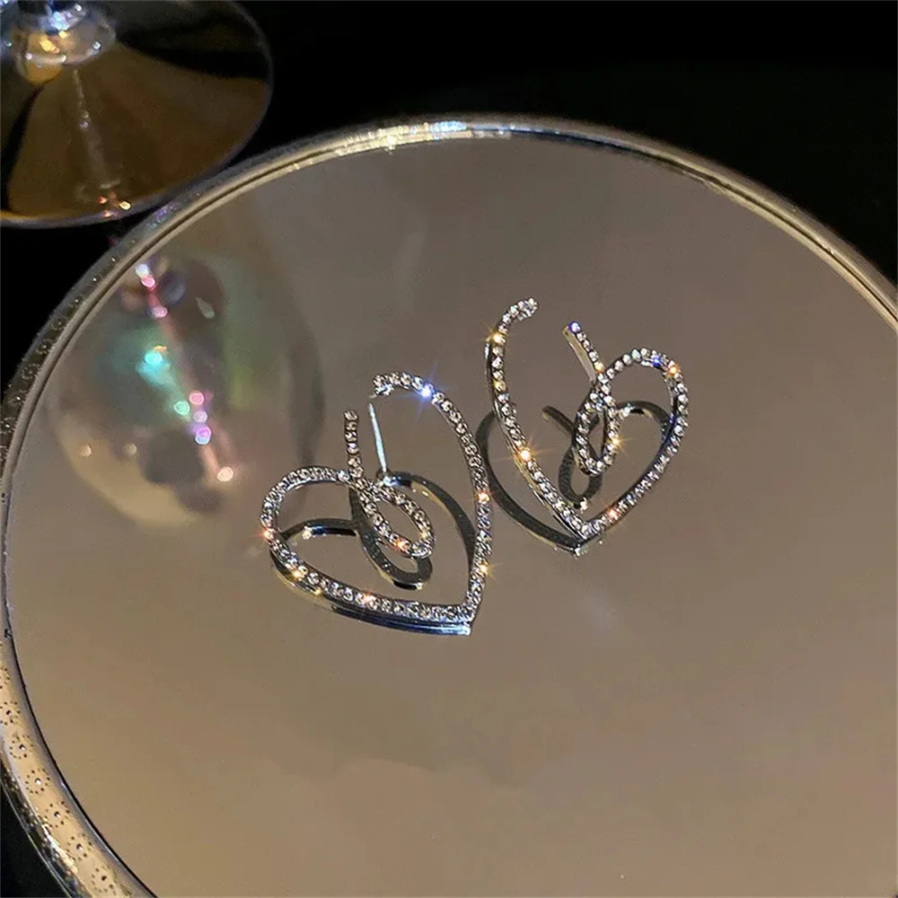Women's Exquisite Heart Shape Stud Earrings with CZ Zircon