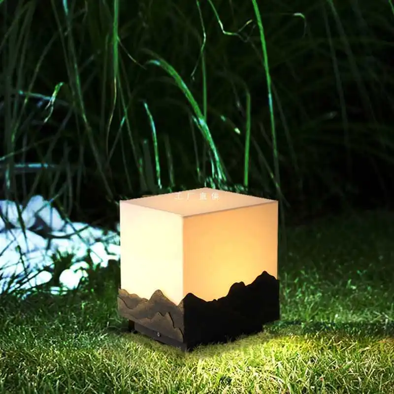 new Chinese waterproof courtyard outdoor lawn villa post solar wall lamp