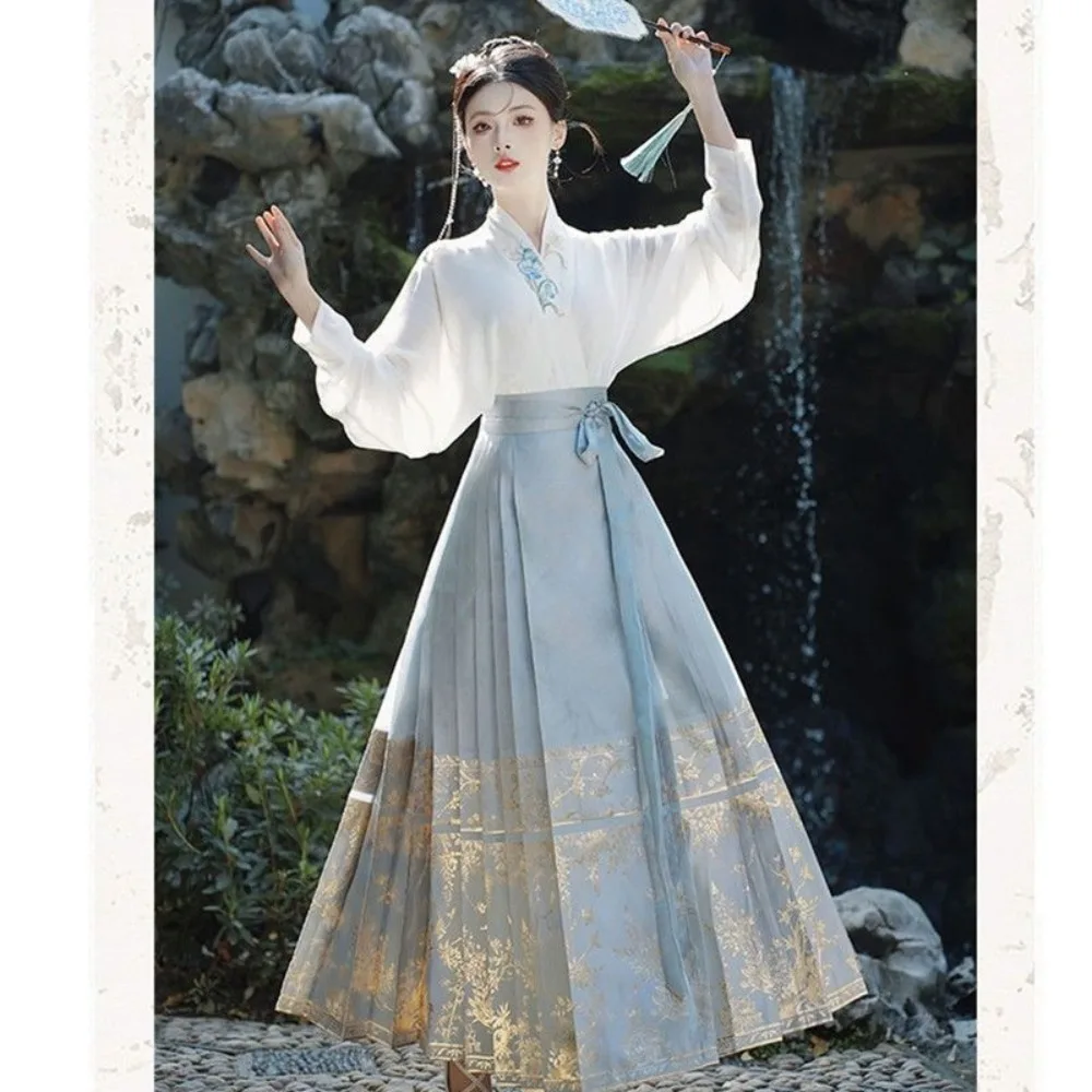 

‌Ming Dynasty Hanfu Set for Women - Floral Print Horse Face Skirt, Elegant Traditional Costume with Modern Design