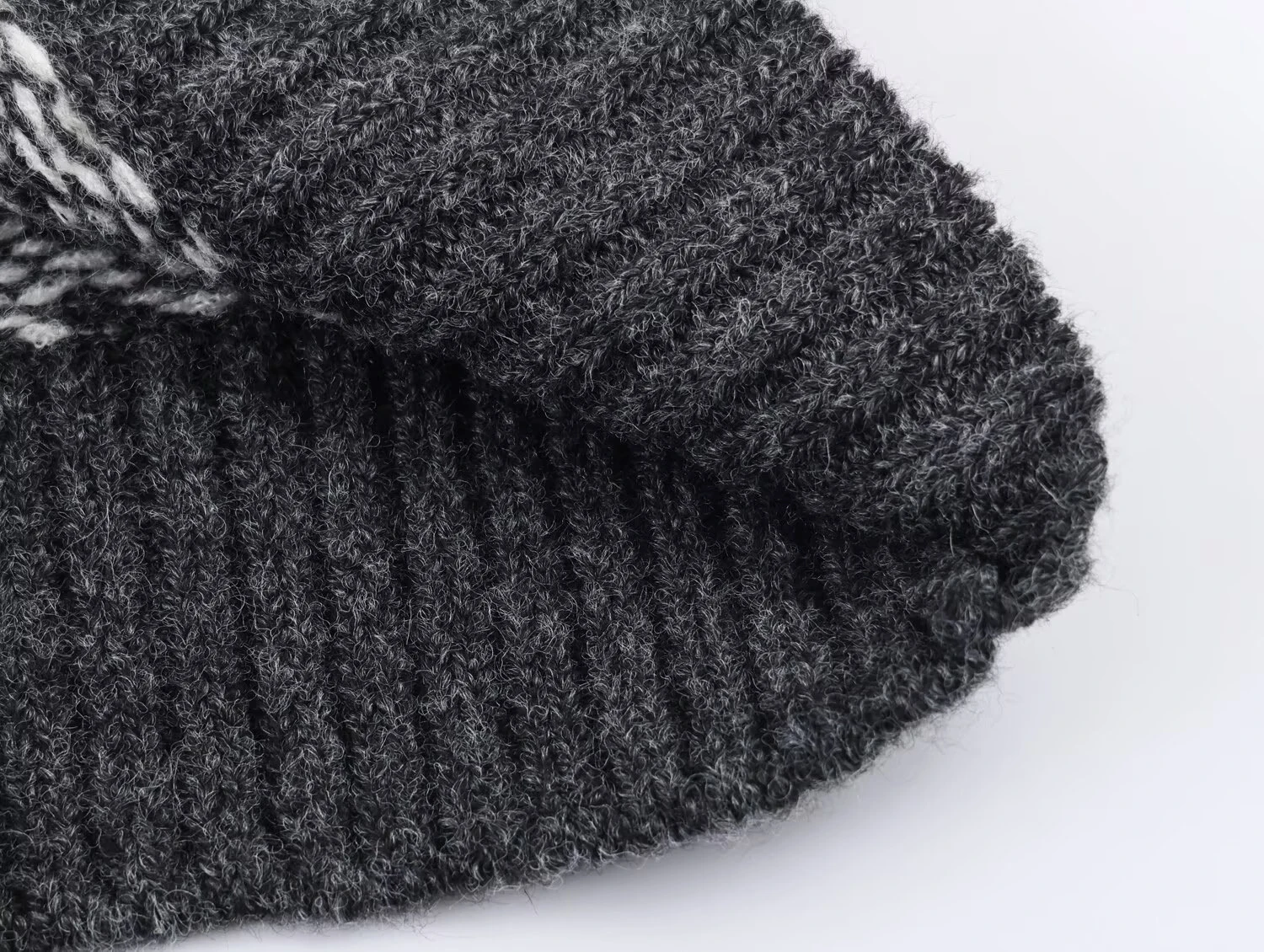 ZERAINS 2025 Winter New Product Women's Versatile Commuter Round Neck Long Sleeve Jacquard Knitted Shirt