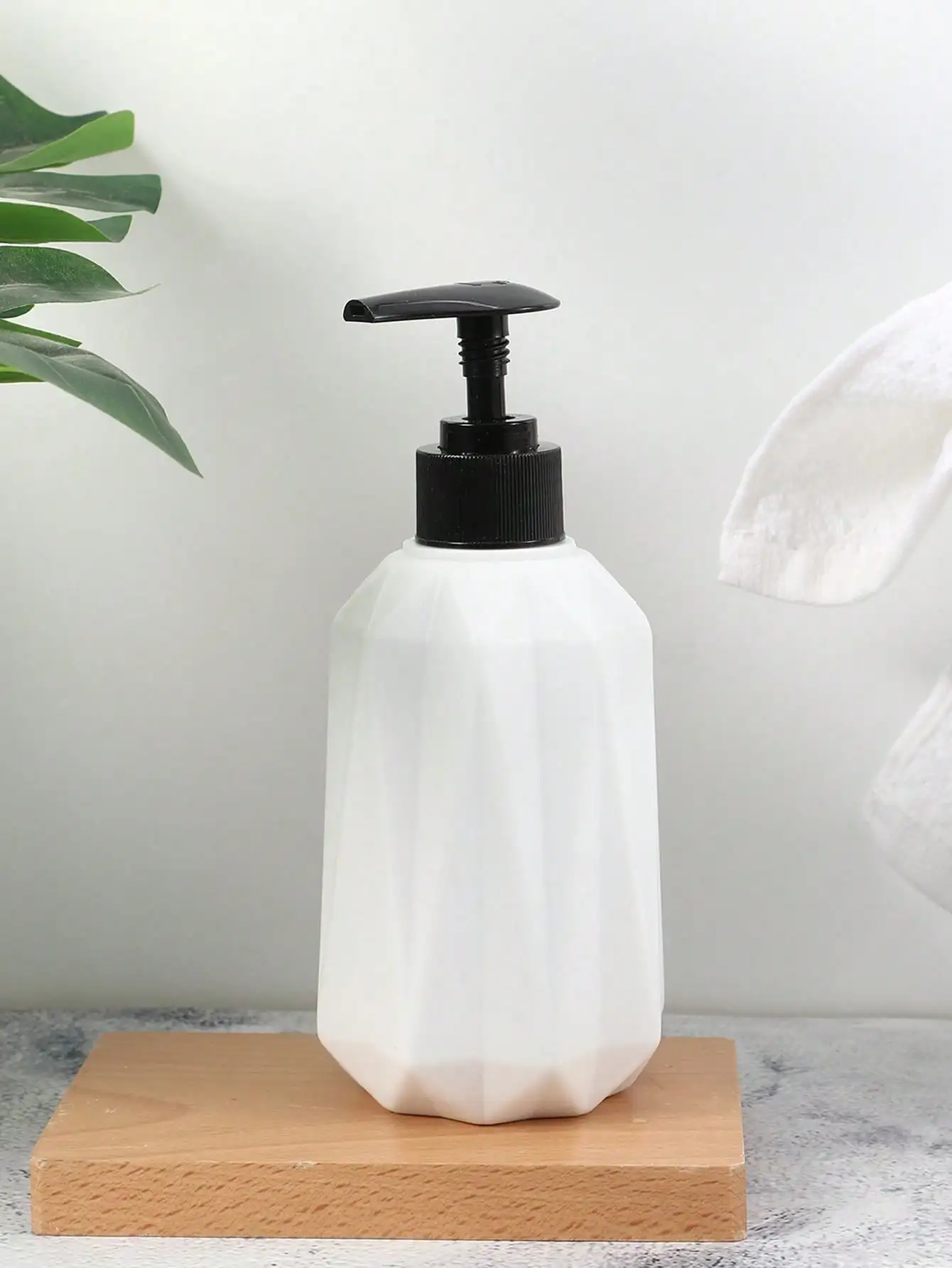 1PC plastic irregular lotion press bottles shampoo body wash hand sanitizer dispenser bottles household bathroom supplies