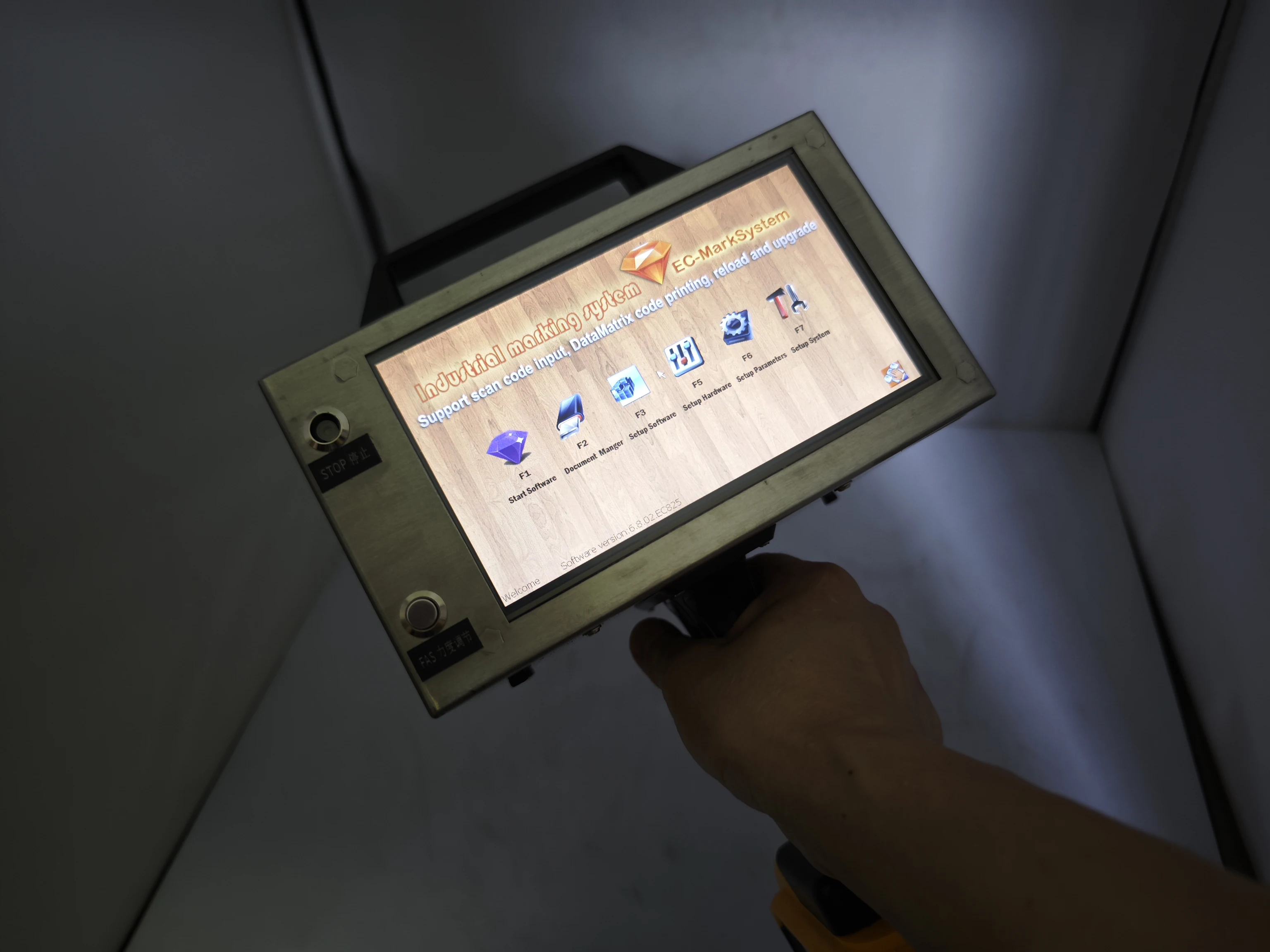 يده بطارية ليثيوم شاشة تعمل باللمس آلة وسم كهربائية نقطة Peen ماركر فين رقم. نطاق وضع العلامات 150 × 40 مم بالمغناطيس الكهربائي