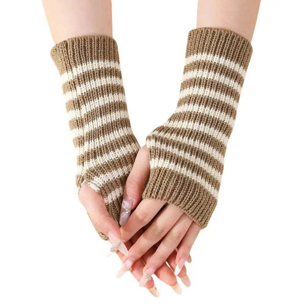 Рисунок 6 - Полосатые вязаные нарукавники