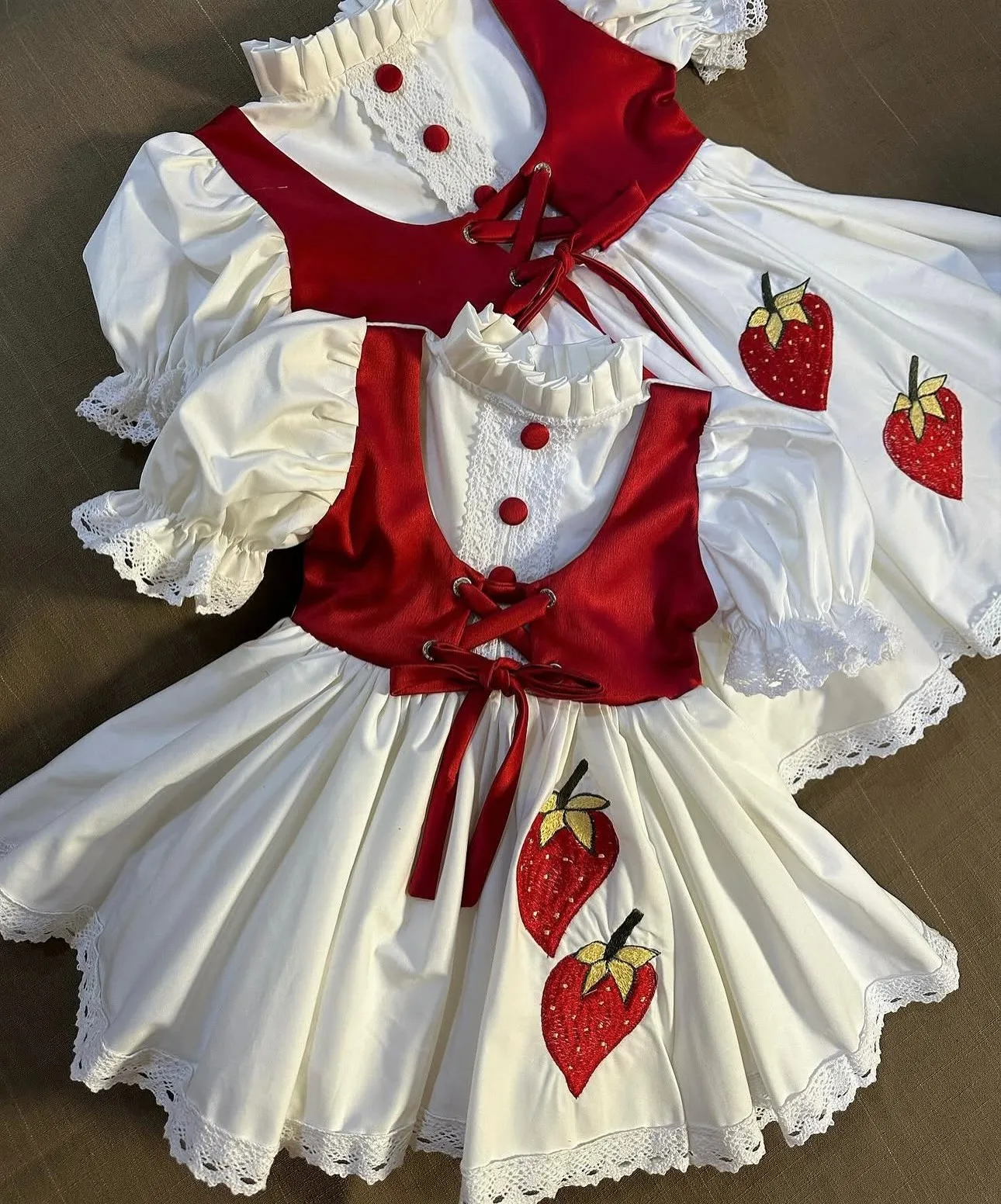 Summer Girl Strawberry Embroidery Retro Red Strap Design Fluffy White Dress for Casual Party Birthday Wedding Photography B619