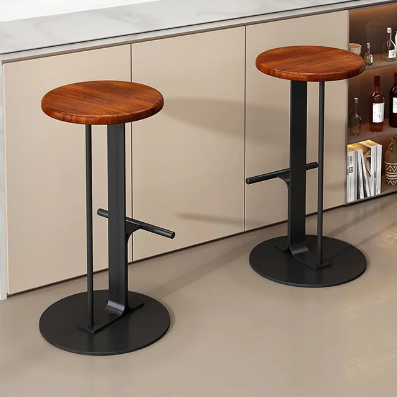 Prosty nowoczesny stołek barowy ze stali nierdzewnej Kreatywna stabilność Krzesło barowe Pasek na nogę Luksusowa jadalnia Stół do salonu Wysokie krzesła