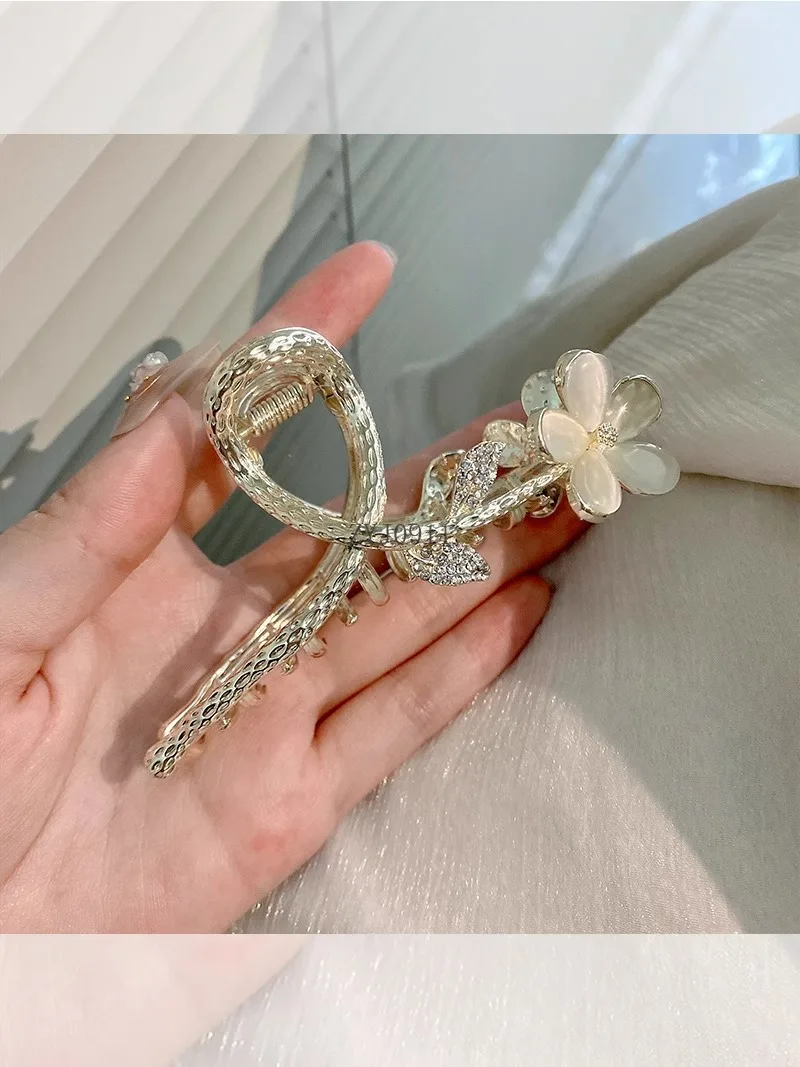 دبوس شعر رائع على شكل زهر الخوخ الجنية، مشبك على شكل رأس أنثوي، مشبك سمك القرش المتقدم الكبير