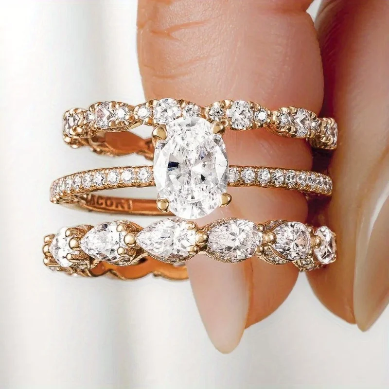 

Изысканный комплект женских колец золотистого цвета с белыми фианитами для повседневной носки и вечеринок