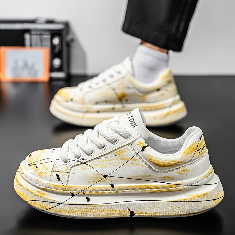 2022 Nieuwe boardschoenen voor heren, sneakers, skateschoenen, vrijetijdsschoenen Outdoor Lichtgewicht minimalistisch reizen Trendy gedempte dagelijkse kleding