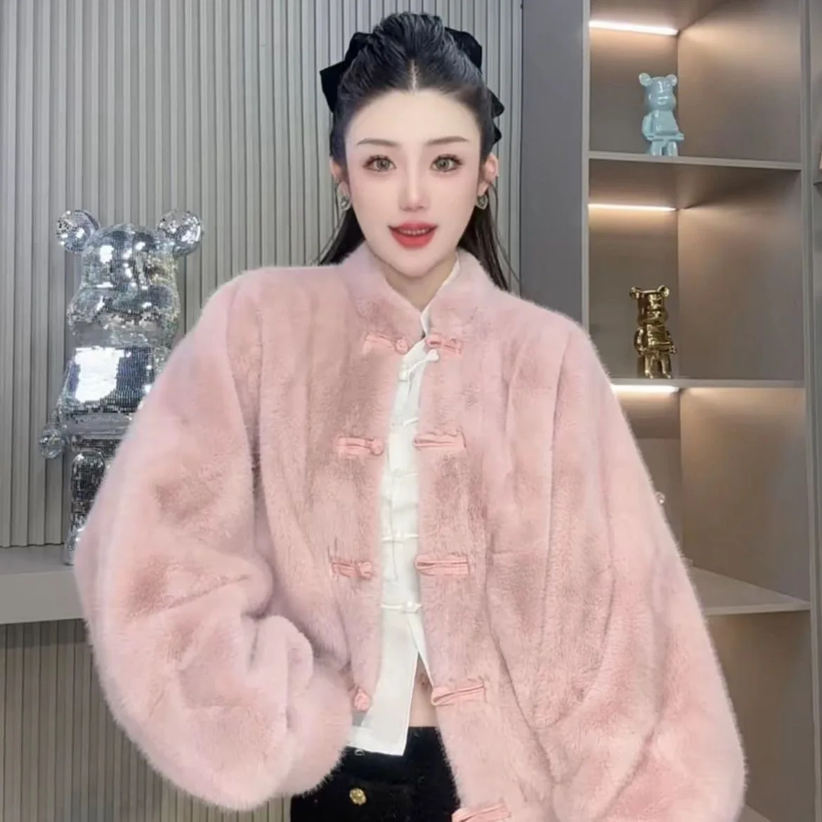 جديد النمط الصيني الوطني المنك زر معطف فرو قصير المرأة 2025 الشتاء فو الفراء سترة موضة كم طويل معاطف دافئة الإناث