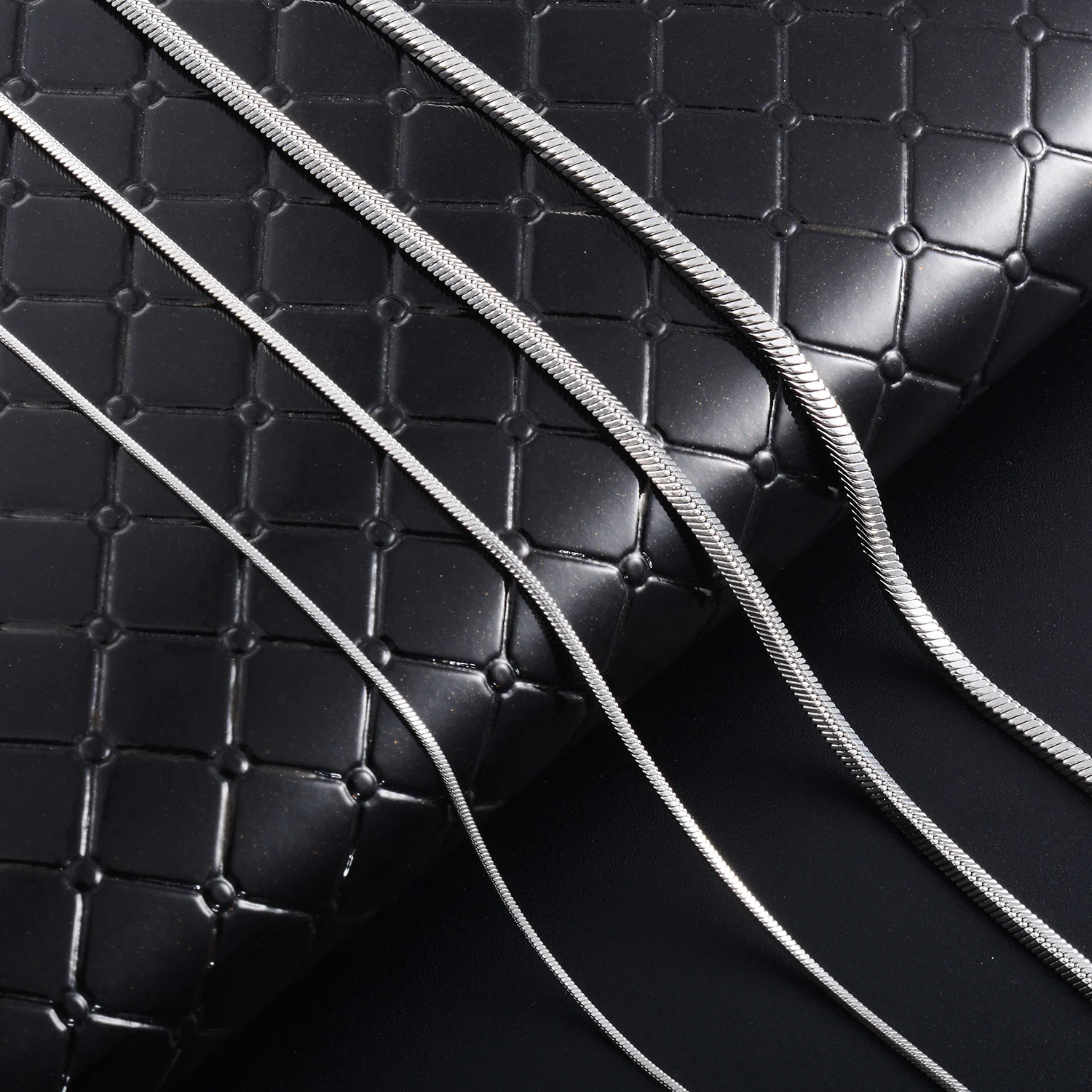 Silberfarbene quadratische Schlangenkette aus Edelstahl, Breite 1,2 mm/0,9 mm/2,0 mm/2,4 mm, Halskette für Damen und Herren, Schmuck, Hochzeitsgeschenk, Partygeschenk – Detail 1