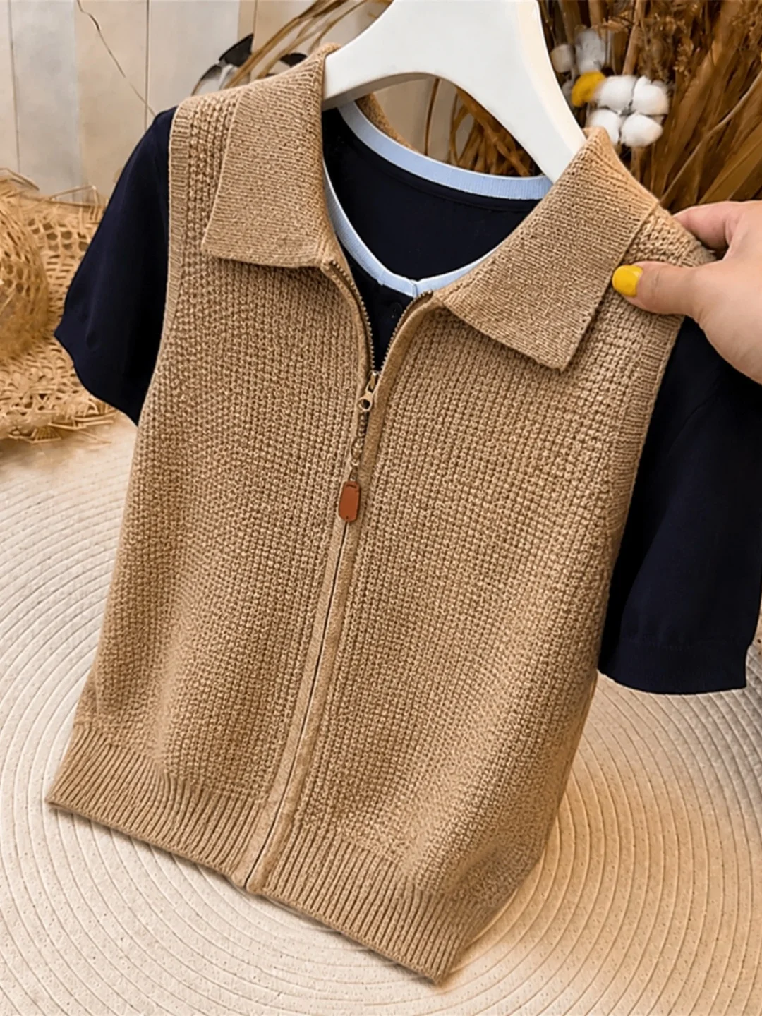 Fall 2026 New Arrival Women's Knitted Zipper Vest Stylish Slimming Age-Defying Versatile Turn-down Collar Outerwear