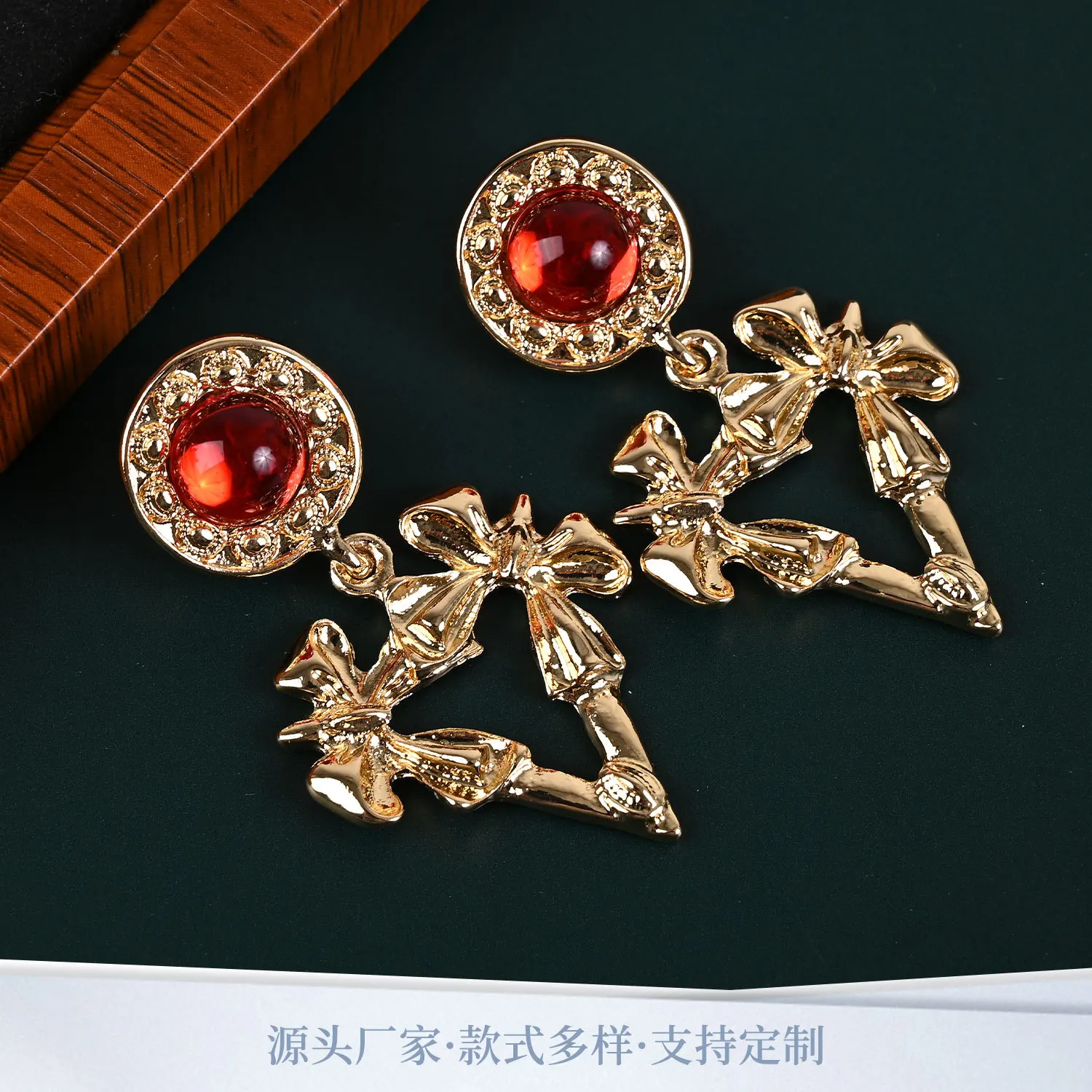 

2024 new Baroque pearl flower earrings retro exaggerated court temperament earrings female free delivery