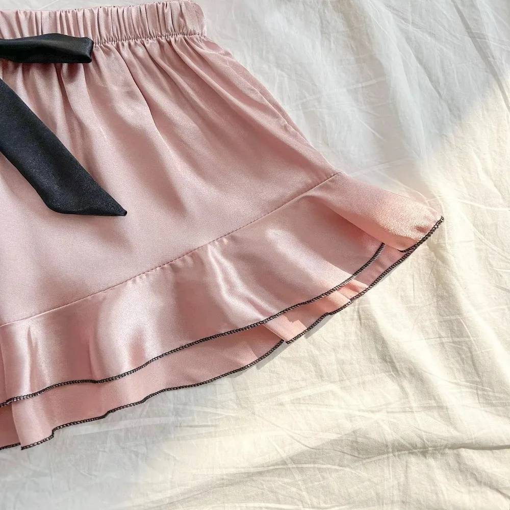 

Модный домашний комплект женской пижамы: мягкий атласный шелковый комплект из двух предметов с V-образным вырезом, рюшами и бретельками для сна и отдыха